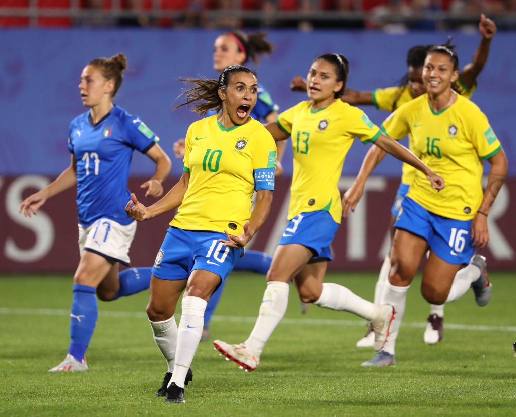 Marta anotó de penal su 17° gol en copas del mundo.
