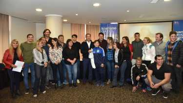 En un hotel céntrico de Neuquén, el candidato del MPN recibió el apoyo de los deportistas locales famosos por sus logros. Gentileza. Prensa Mariano Gaido