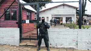 Piden que cesen las deplorables condiciones de detención para internos del penal de Bariloche