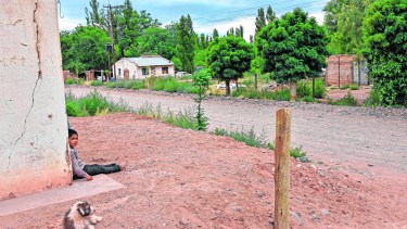 Los habitantes de Sauzal Bonito denuncian el efecto de los sismos en sus casas desde el 2015. (Archivo Florencia Salto).-
