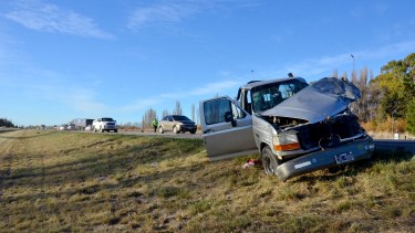 El choque ocurrió el lunes por la madrugada a unos cinco kilómetros de Viedma. Foto: Marcelo Ochoa.