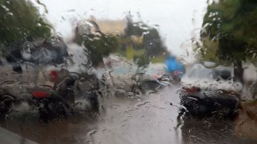 Después de que las máximas superaran los 40 grados, los chaparrones se asoman.-