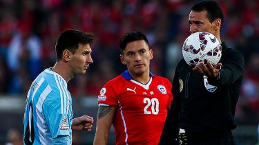 Roldán dirigió la final de la Copa América 2015 en Chile.