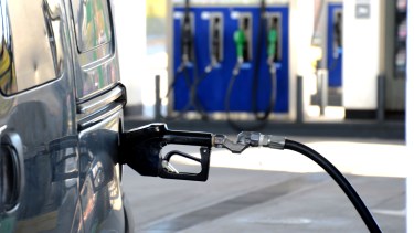 La propuesta de habilitar el autodespacho en las estaciones de la región generó polémica entre los usuarios, el sindicato y los empresarios. 