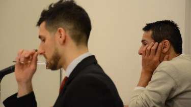 Carlos Soñé, a la derecha, lleva 17 años preso de una condena a 30 por abuso sexual agravado. (Archivo)