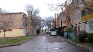 Con un cuchillo, dos adolescentes le robaron a una señora y fueron detenidos