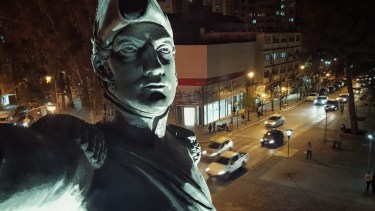 Una de las selfies más curiosas es la que logró Matías Tapia del monumento a San Martín. (Gentileza).-