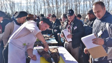 El concurso de asadores Foto: Facebook @municentenario