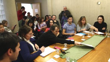 Esta semana Educación volvió a convocar a una reunión para revisar la infraestructura escolar a  docentes y Obras Públicas. (Gentileza).-