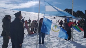 Video: así cantaron el Himno en el cerro mapuche Batea Mahuida