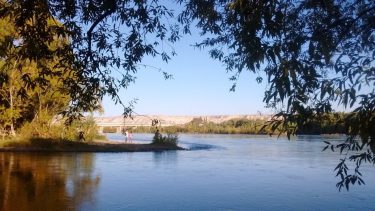 Vecinos de Roca se convocan a abrazar el río, para visibilizar la contaminación