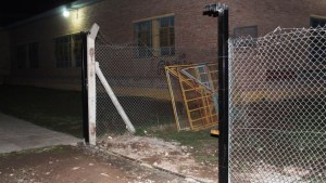 Robaron el portón de un jardín de infantes de Centenario