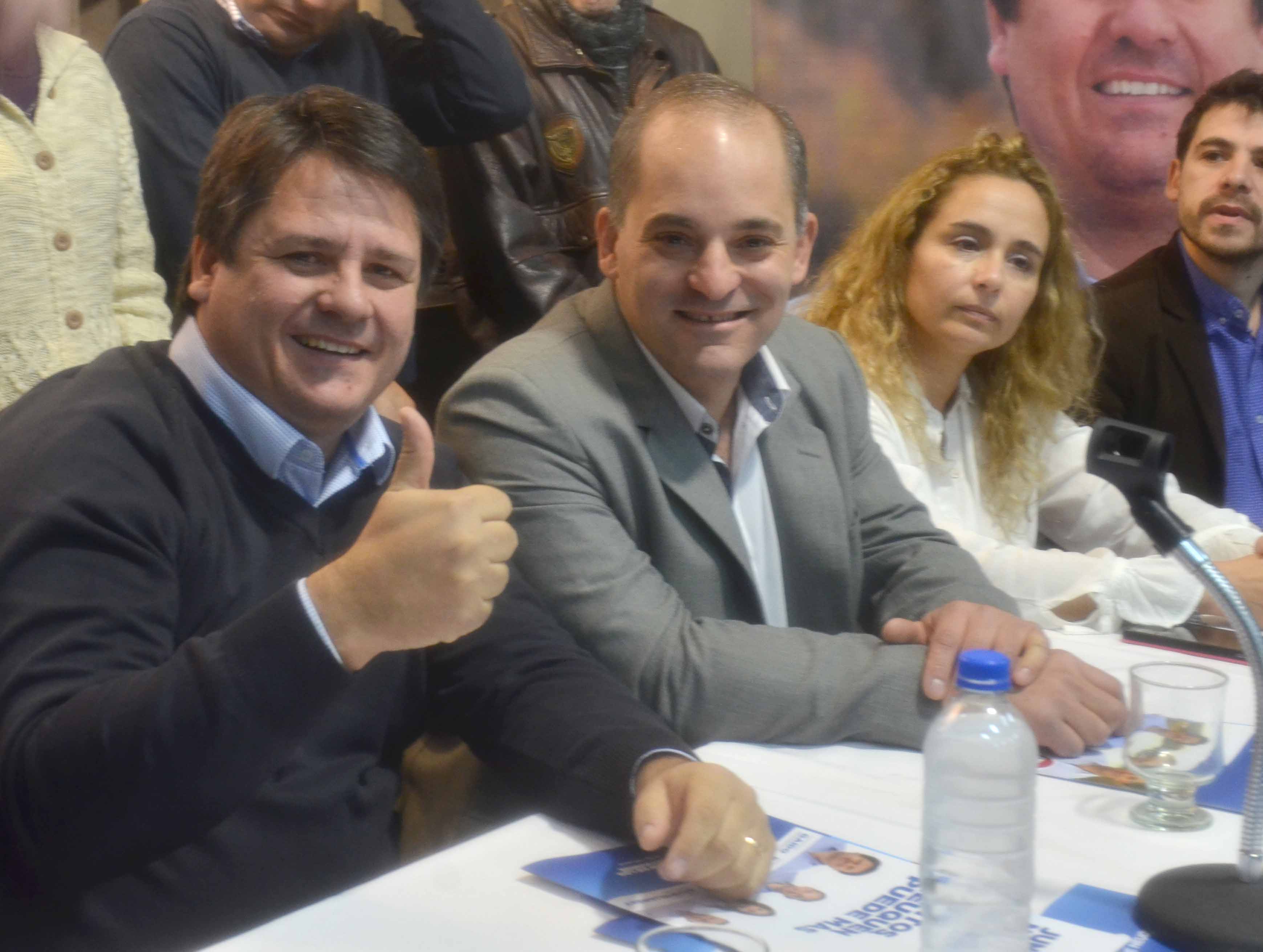 El candidato del MPN, Mariano Gaido con el concejal Francisco Baggio durante el lanzamiento de la colectora (foto Yamil Regules)