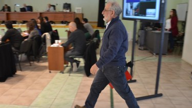 Oscar Escobar minutos antes de brindar su testimonio.  Foto: Yamil Regules
