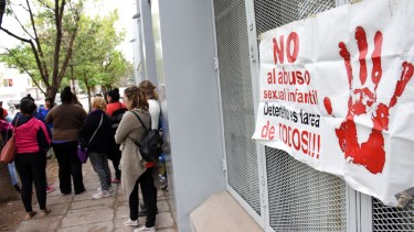 Condenaron al docente que tocó a una alumna durante un campamento en El Chocón