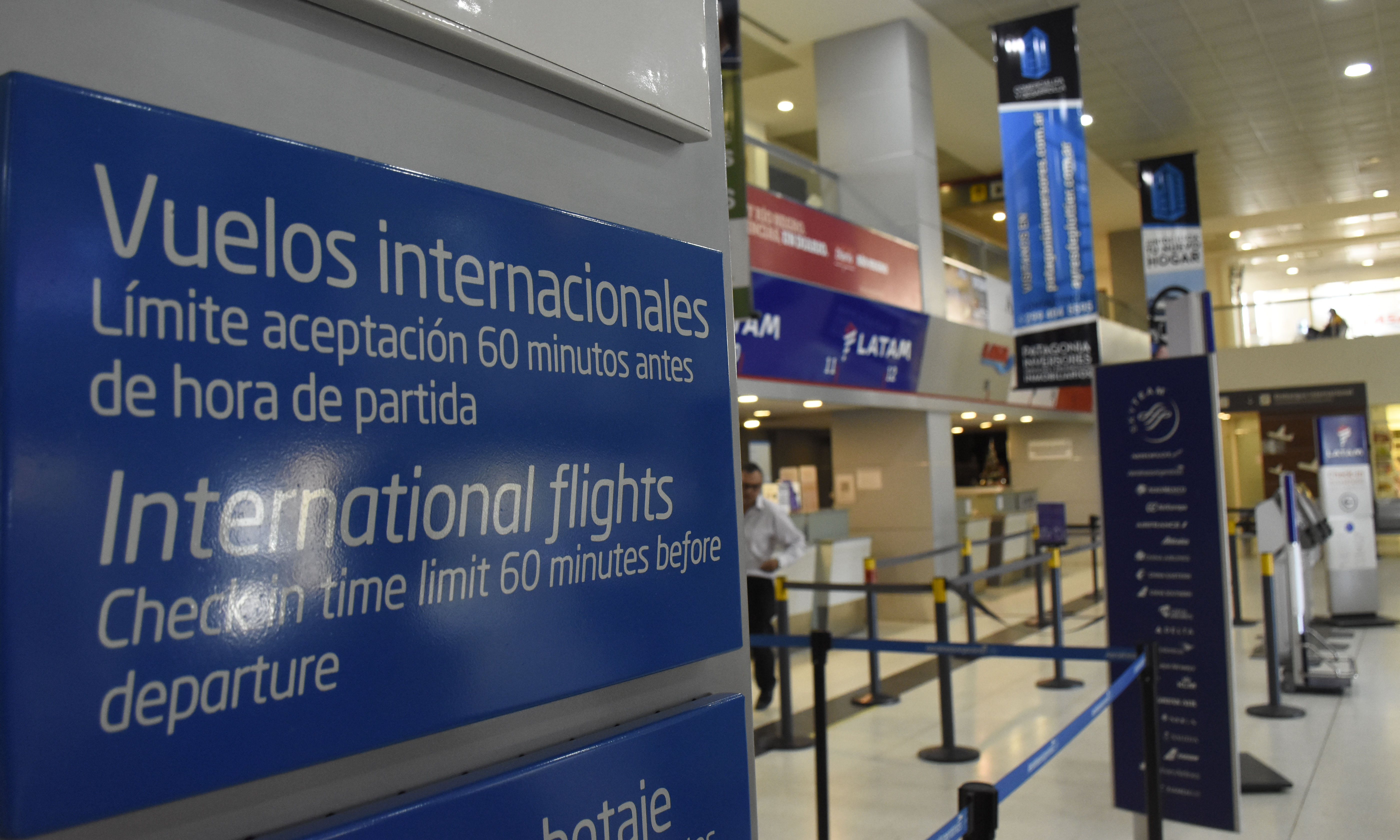 A partir del sábado no habrá vuelos provenientes de Brasil, México y Chile.