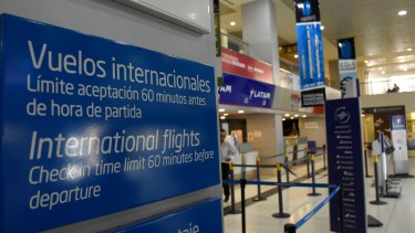 A partir del sábado no habrá vuelos provenientes de Brasil, México y Chile.
