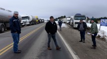 Imagen de El drama de los 80 camioneros varados por el corte de la Ruta 40