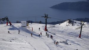 Un turista estadounidense se lesionó esquiando en Bariloche y le quisieron cobrar $940.000