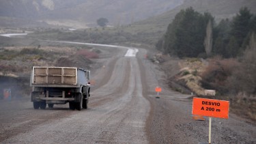 Las tareas de enripiado en la Ruta 23 se realizarán cerca de Dina Huapi. Archivo 