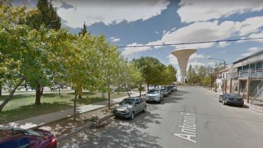 Le ofrecieron ayuda pero le robaron el auto, dinero y ropa en Cutral Co