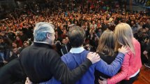 Imagen de Alberto Fernández en Mar del Plata: «La opción es entre los que endeudan y los endeudados»