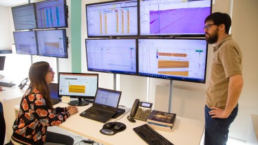 En YPF a través de un software específico para los no convencionales siguen el camino de las perforaciones sobre la marcha. 