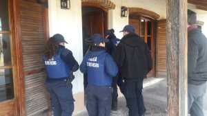 Por una denuncia de maltrato, allanaron un geriátrico de Roca