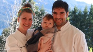 Martín y Victoria, chef y pastelera: el amor más allá de la cocina, en Traful