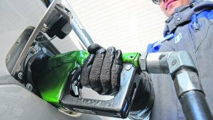 La polémica por las estaciones sin playeros desembarcó en la región