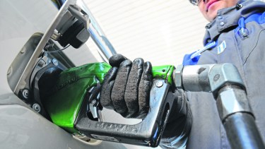 El Decreto 566 congeló los precios de los combustibles durante 90 días. (Foto: Mauro Pérez)