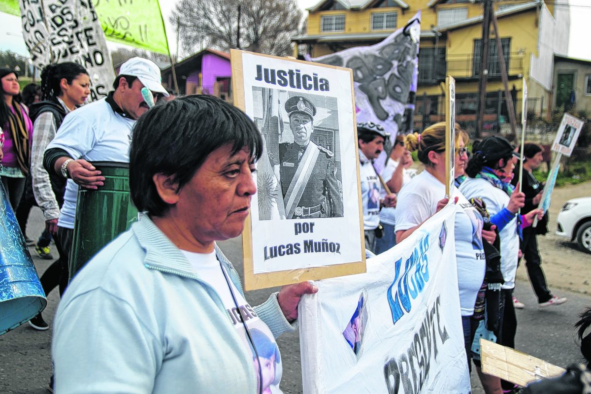 El reclamo de Justicia por Lucas Muñoz se escuchó varias veces por las calles de Bariloche pero el caso sigue impune. Foto: Archivo