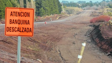 En cercanías de Dina Huapi, el vehículo derrapó en el ripio y volcó. Archivo