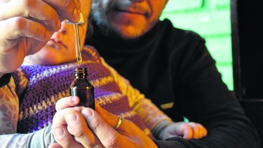 La ley neuquina fue sancionada en 2016, pero aún no se reglamentó. Sólo alcanza a pacientes con epilepsia refractaria. Foto: Florencia Salto.