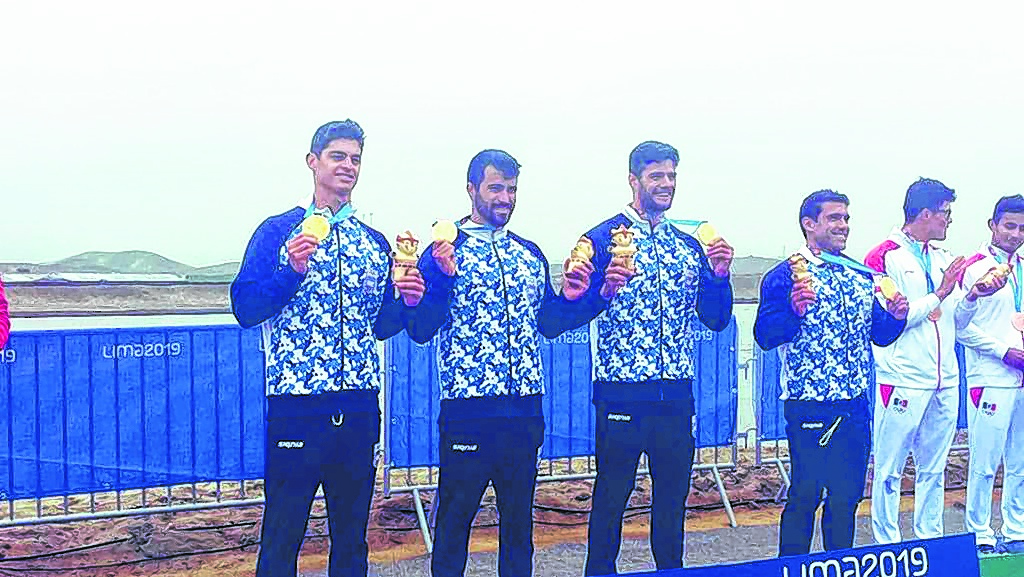Lascano (primero a la izquierda) no pudo ocultar su alegría tras la obtención de la medalla dorada en Lima.