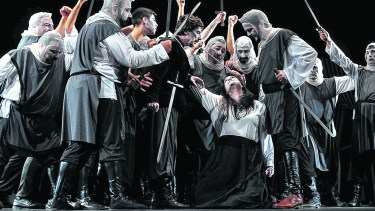 “Es una ópera basada en una venganza que pasa en el medioevo, en el 1300", explicaron.