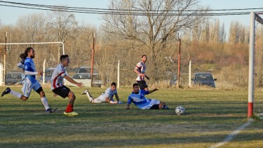 Dómini falló un gol increíble cuando iban 1 a 1. (Foto: Juan Thomes)