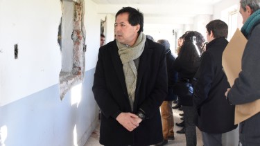 La recorrida por los pabellones de la ex U9 se realizó hoy a la mañana (Foto: Juan Thomes)