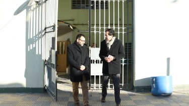 La recorrida por los pabellones de la ex U9 se realizó hoy a la mañana (Foto: Juan Thomes)