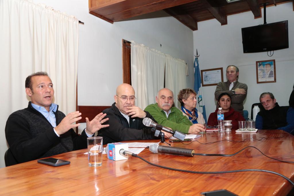 Un paquete de asistencia crediticia especial anunció el gobernador para Villa la Angostura. Foto Neuquén Informa