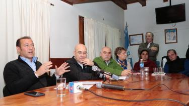 Un paquete de asistencia crediticia especial anunció el gobernador para Villa la Angostura. Foto Neuquén Informa