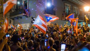 Luego de multitudinarias protestas, renunció el gobernador de Puerto Rico