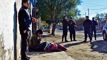Roca: Franco duerme en la calle, aferrado a la solidaridad de los vecinos