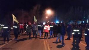 Trabajadores de UOCRA levantaron el corte de la Ruta 22 en Huincul