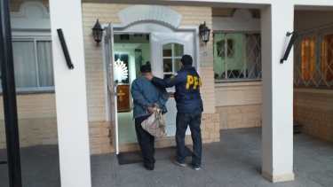 En un procedimiento de rutina dieron con un acusado de violación de Cutral Co