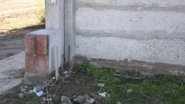 El bebé fue hallado dentro de una caja, detrás de un nicho de gas. (Florencia Salto).-