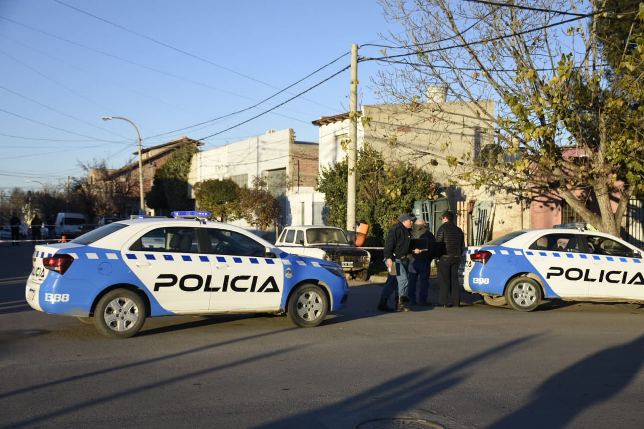 El hombre fue encontrado muerto en cercanías a Santa Cruz y Montevideo. (Florencia Salto).-