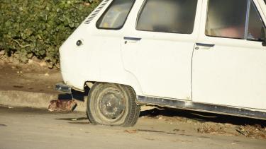 Al lado del cuerpo fue hallada la piedra con la que habrían golpeado al hombre. (Foto: Archivo Florencia Salto).-