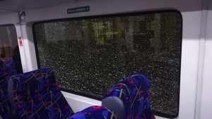 Rompieron a piedrazos vidrios del tren que une Neuquén con Cipolletti