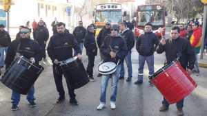 Choferes de UTA y obreros de Uocra se manifestaron en el centro de Neuquén